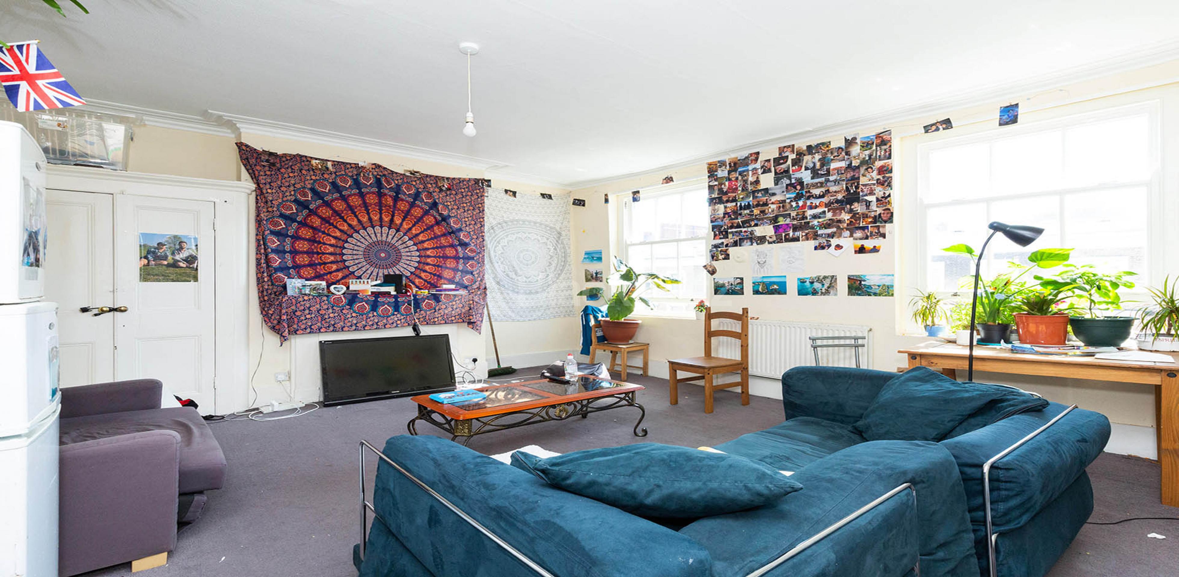 			GOOD FOR 4 SHARERS!, 3 Bedroom, 1 bath, 1 reception Flat			 York Way, CALEDONIAN ROAD N7